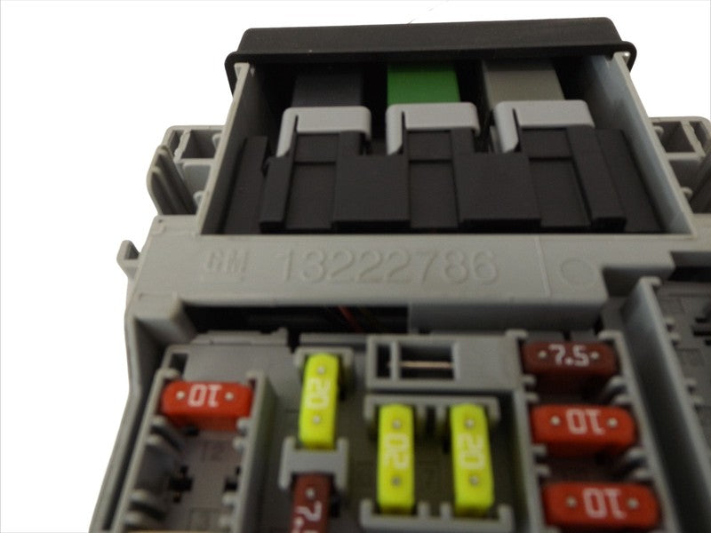 95090553 2013-2014 Chevrolet Cruze Fuse and Relay Center Used 95090553 OEM