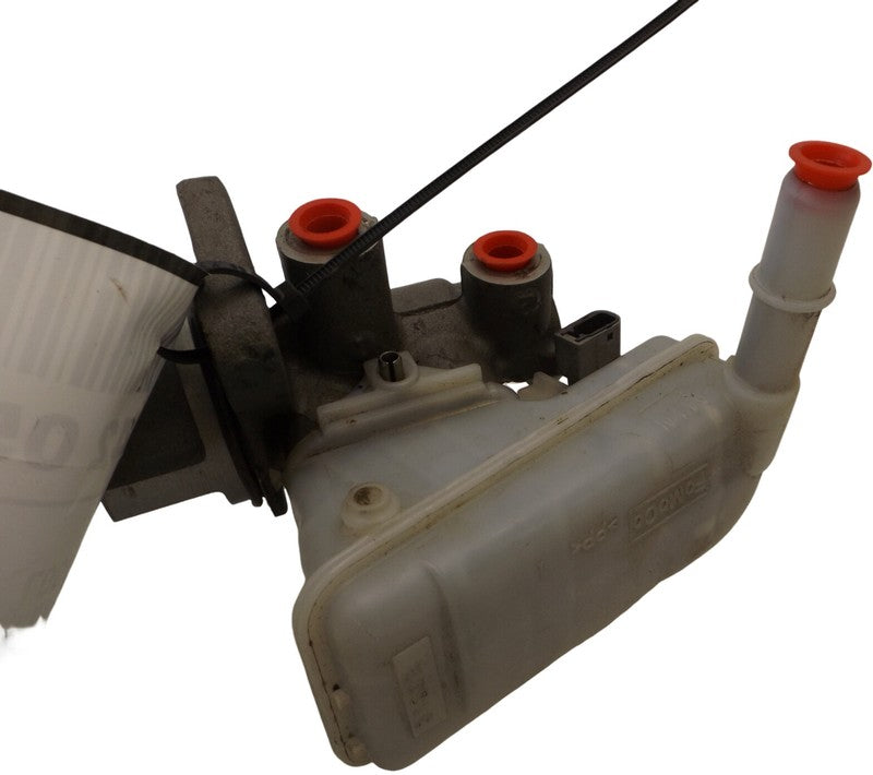 C1BZ2140A 2011-2019 Ford Fiesta Brake Master Cylinder C1BZ2140A 