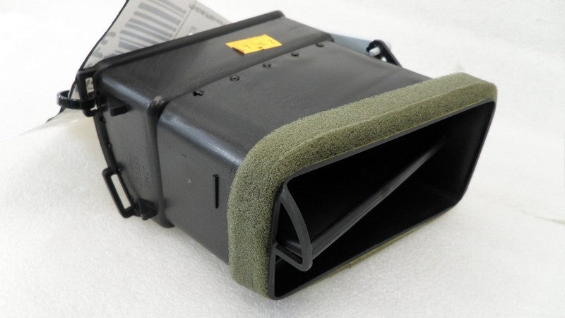 5G1X54046B31A 2005-07 Ford Five Hundred Passenger FR Dashboard Air Vent Used 5G1X54046B31A OEM