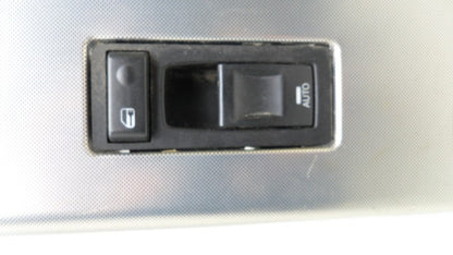 X35008403TJ 2006-2010 Jeep Grand Cherokee FR Door Window Switch Used X35008403TJ OEM