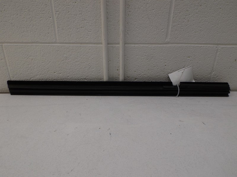 25725134 2002-2005 Buick LeSabre Driver Rear RL Door Window Weatherstrip Used 25725134 