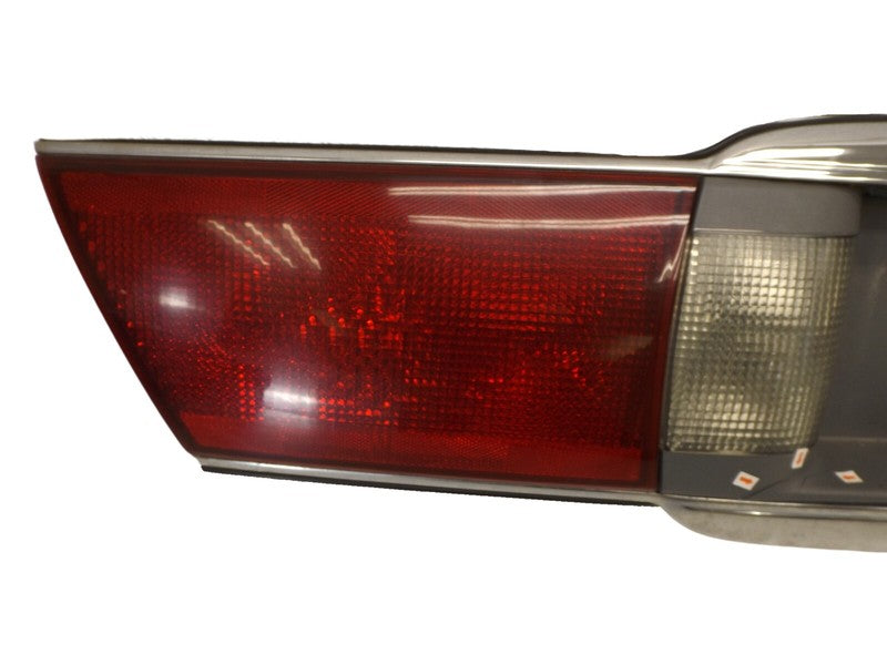 16525084 2000-2005 Buick Lesabre Rear Center Tail Light License Plate Assembly Used OEM
