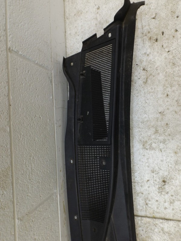 25902704 2004-2009 Cadillac SRX Wiper Cowl Cover Used OEM 25902704 