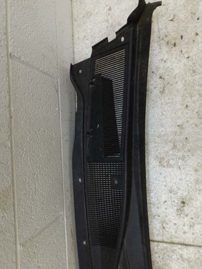 25902704 2004-2009 Cadillac SRX Wiper Cowl Cover Used OEM 25902704 