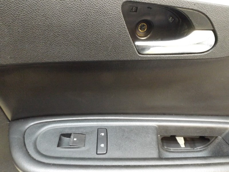 20934728 2009-2012 Chevrolet Traverse Front Right Door Trim Panel 20934728 OEM USED