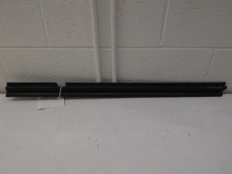25725134 2002-2005 Buick LeSabre Driver Rear RL Door Window Weatherstrip Used 25725134 