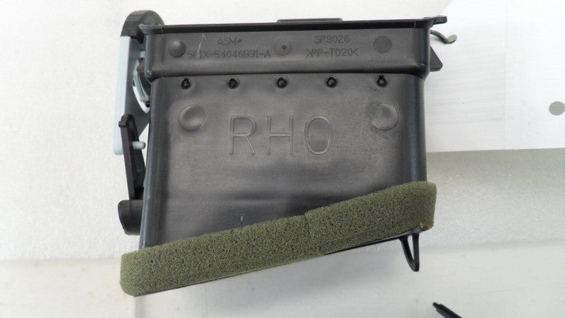 5G1X54046B31A 2005-07 Ford Five Hundred Passenger FR Dashboard Air Vent Used 5G1X54046B31A OEM