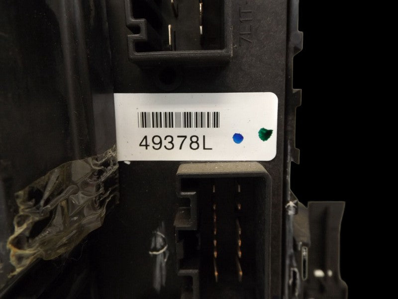 AG1T14B476 2010-2012 Lincoln MKZ Fuse and Relay Chassis Control Fuse Box Used AG1T14B476
