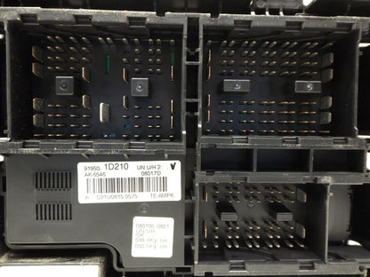 919501D200 2007-2012 Kia Rondo Fuse Relay Box Used OEM 919501D210
