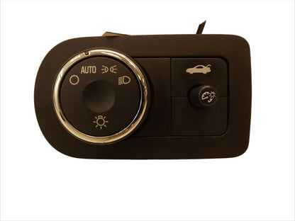 70161130 2006-2011 Chevrolet Impala Headlight Switch W/ Trunk Latch Control Used 25821302