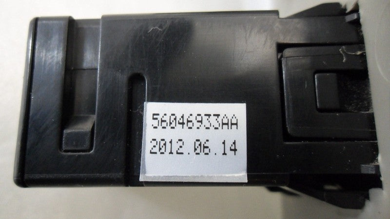 1JZ83TRM 2011-2016 Chrysler Town &amp; Country Accessory Power Outlet Used 1JZ83TRM OEM