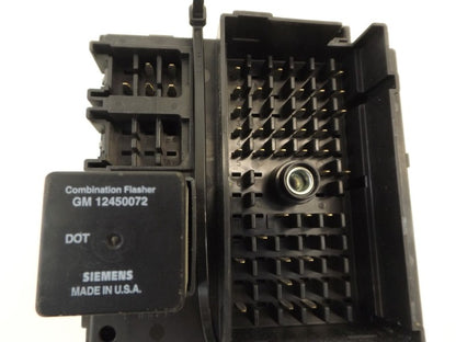 15328863-03 1999-2006 GMC Sierra 1500 Cabin Fuse Box Used OEM 15328863-03