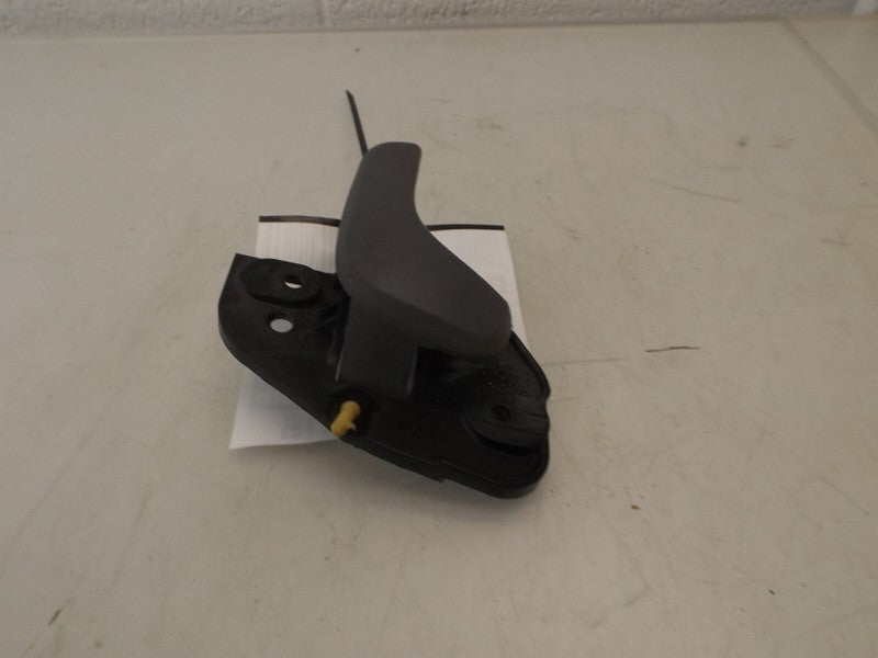 RT76BD1AA 2001-2007 Chrysler Town &amp; Country Passenger FR Interior Door Handle Used OEM