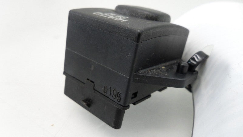 25623723 1997-2005 Buick Park Avenue Passenger Front Seat Heater Switch OEM 25623723 