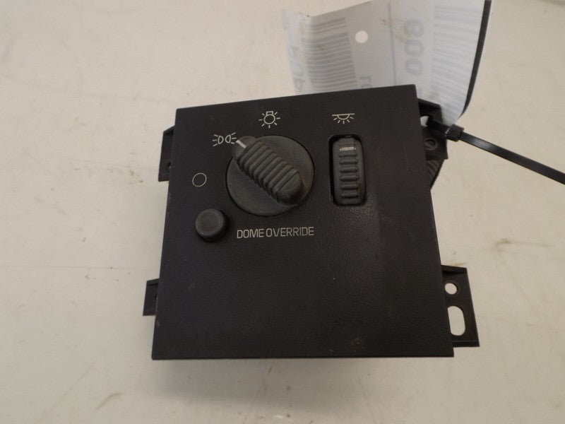 15755955 1998-2005 GMC Sonoma Headlight Switch Used OEM 15755955