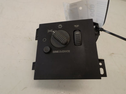 15755955 1998-2005 GMC Sonoma Headlight Switch Used OEM 15755955