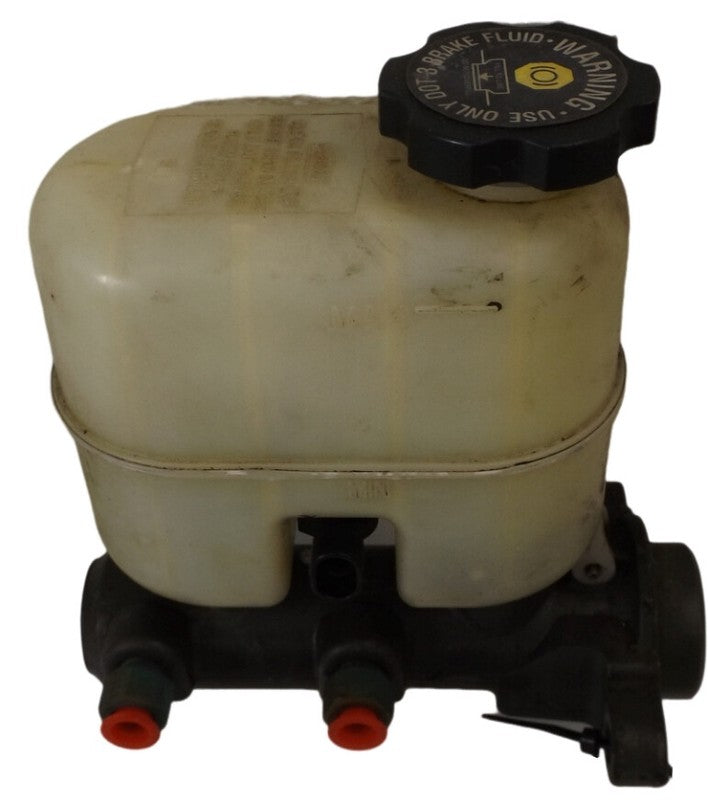 19209250 1999-2006 GMC Sierra 1500 5.3L Brake Master Cylinder W/ Reservoir Used OEM
