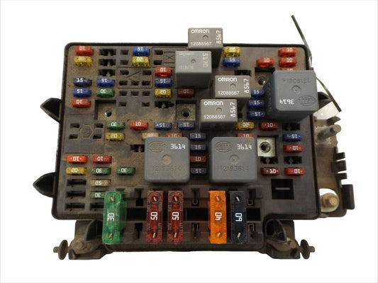 15328806 1999-2006 Chevrolet Silverado Fuse Relay Box Used OEM 12193645 
