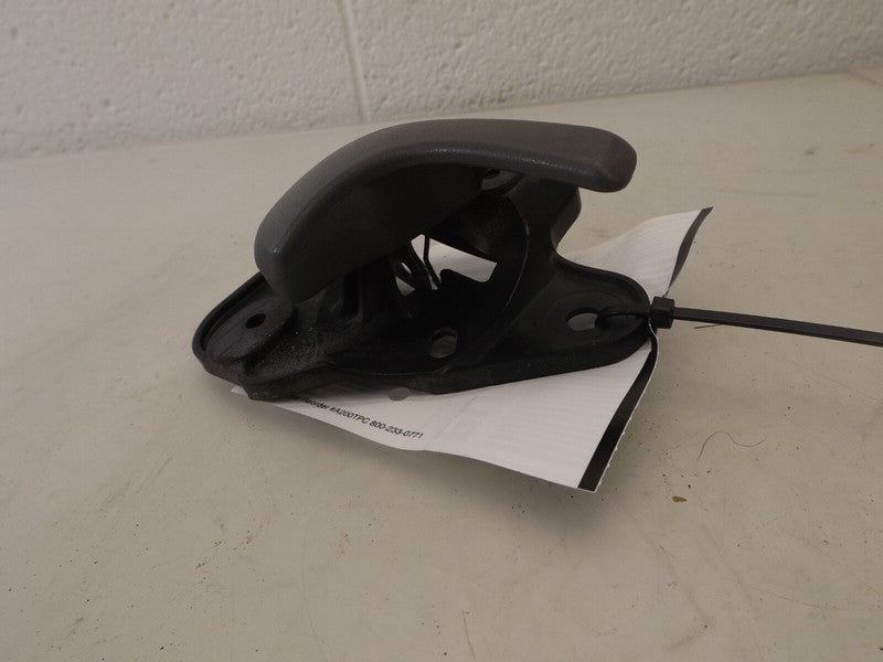 RT76BD1AA 2001-2007 Chrysler Town &amp; Country Passenger FR Interior Door Handle Used OEM