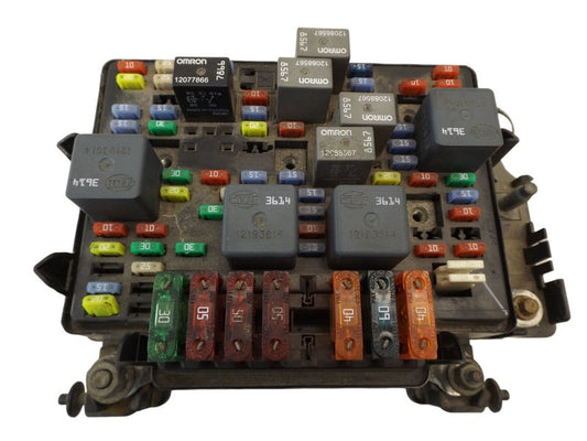 12193645-09 1999-2006 GMC Yukon XL 1500 Fuse Box Used 12193645-09 OEM