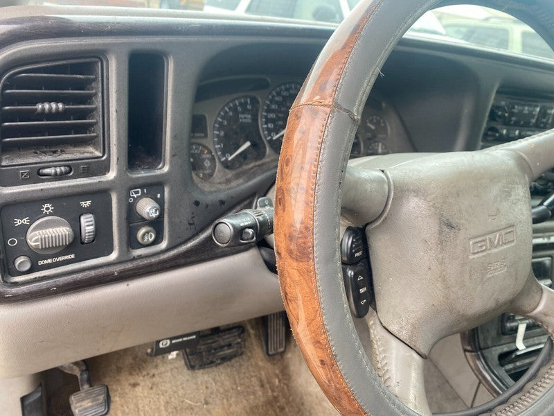 15151000 1999-2006 GMC Yukon FR Parking / Side Marker Light Assembly Used 15199554 OEM