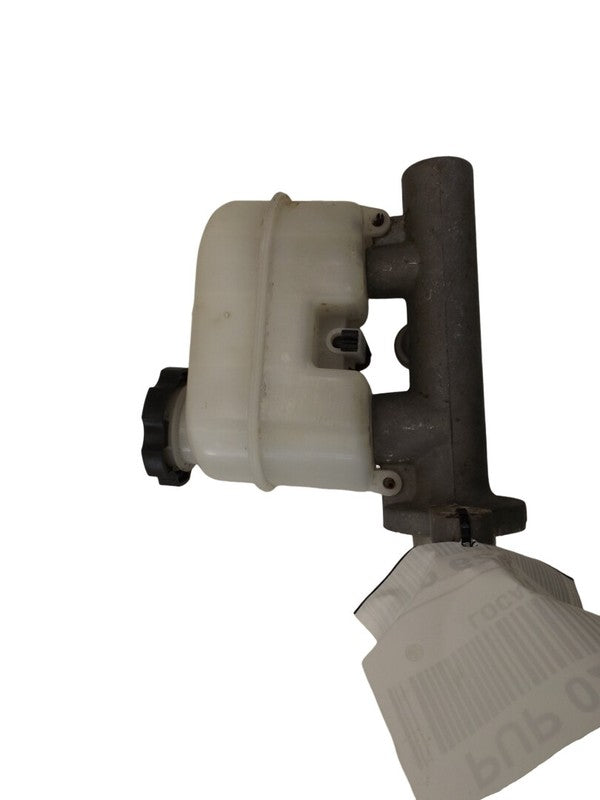 25828524 1998-2005 Oldsmobile Bravada Brake Master Cylinder W/ Reservoir Used OEM 2582852