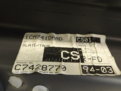 YP611DVAB 2004-2008 Chrysler Pacifica Passenger FR Interior Door Panel Used OEM 1CM741DAAD