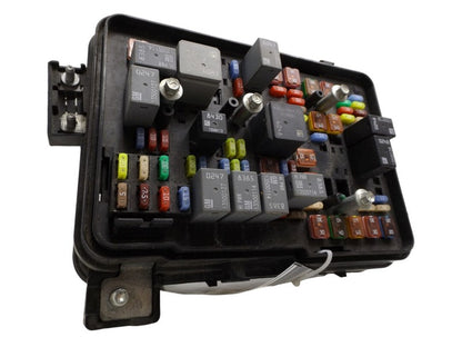 84080470 2010-2017 Chevrolet Equinox Fuse Relay Box W/O Cover Used OEM 20848337