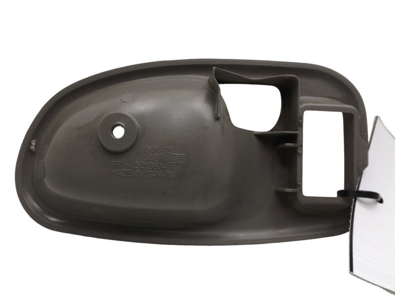 15018379 1998-2005 Chevrolet Blazer Passenger RH Interior Door Handle Bezel Used OEM