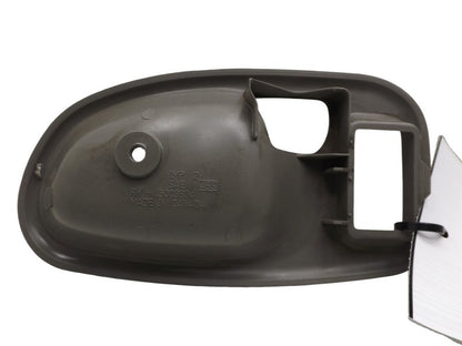 15018379 1998-2005 Chevrolet Blazer Passenger RH Interior Door Handle Bezel Used OEM