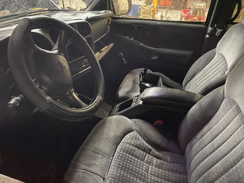 15729287 1998-2005 Chevrolet Blazer Interior Roof Trim W/ Dome Light Used OEM 15729284