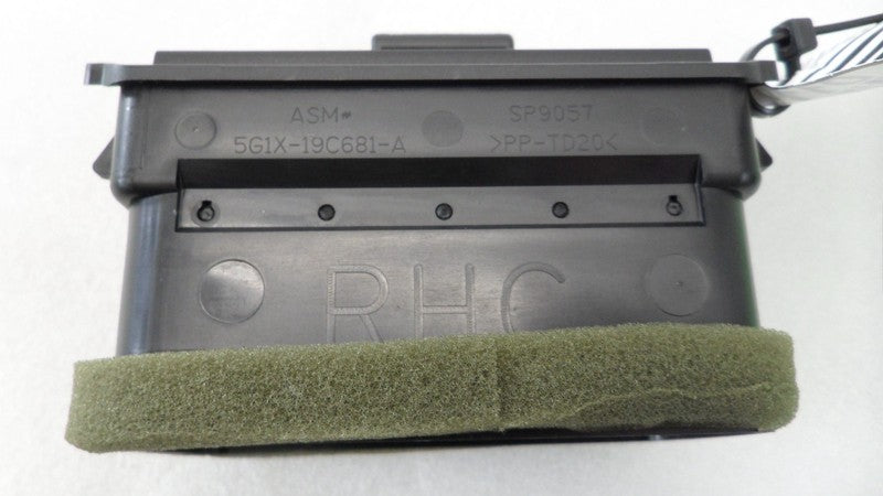 5G1X19C681A 2005-2007 Ford Five Hundred CR Dashboard Air Vent Used 5G1X19C681A OEM