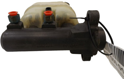 19209250 1999-2006 GMC Sierra 1500 5.3L Brake Master Cylinder W/ Reservoir Used OEM
