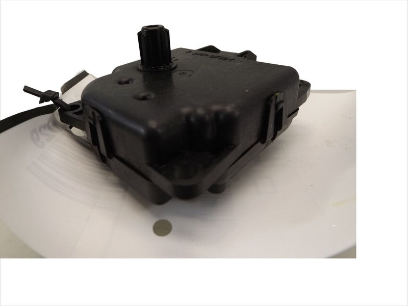 8679001 Chrysler Town &amp; Country HVAC Blend Door Actuator 8679001 OEM USED
