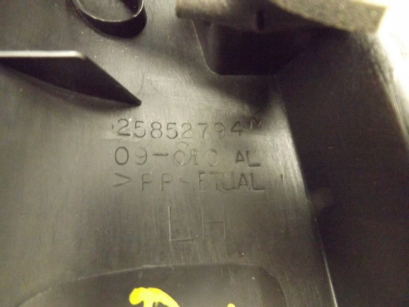 2582794 2009-2012 Chevrolet Traverse Rear Left Door Trim Molding 25873618 OEM USED