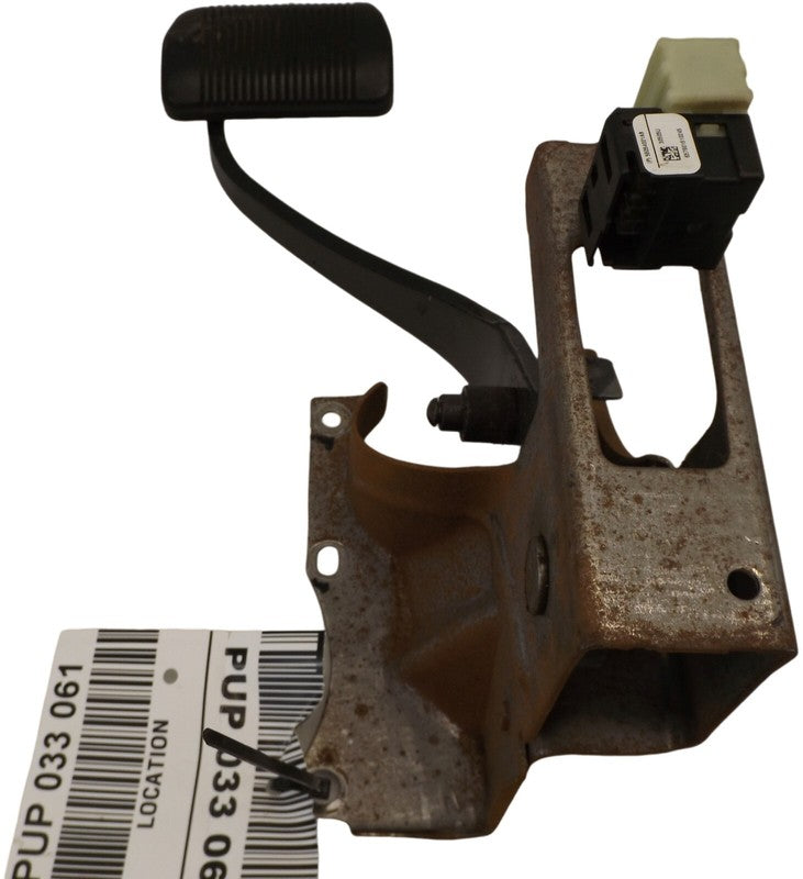 05105523AJ 2009-2010 Dodge Journey Brake Pedal Assembly Used OEM 05105523AJ