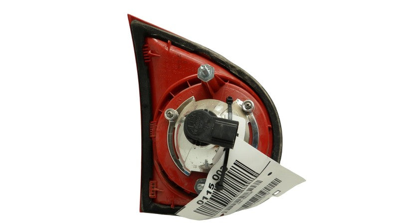 1K6945094E 2006-2009 Volkswagen Rabbit Passenger RR Tail Light Assembly Used 1K6945094E OEM