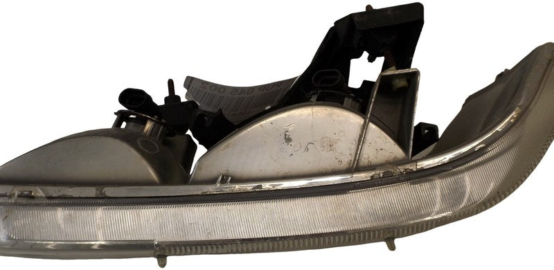 16526133 1999-2006 Chevrolet Silverado 1500 Passenger FR Headlight Assembly Used OEM
