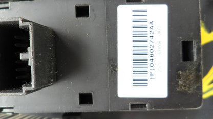 X35008403TJ 2006-2010 Jeep Grand Cherokee FR Door Window Switch Used X35008403TJ OEM