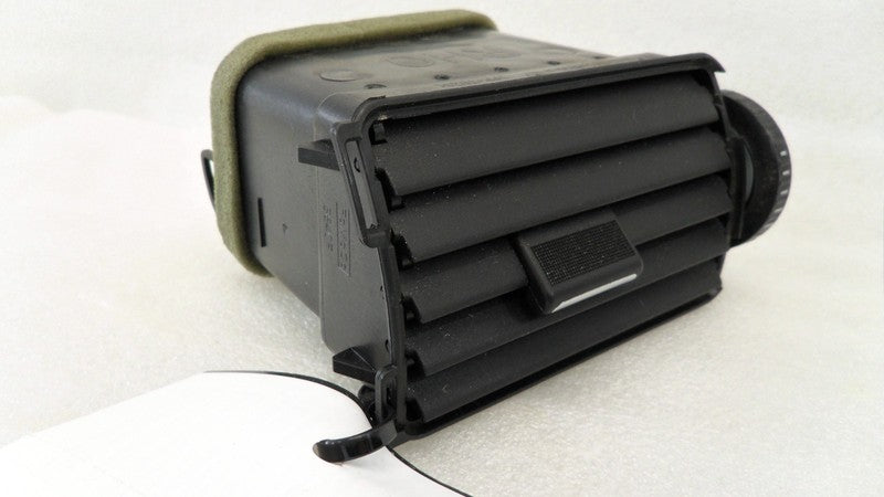 5G1X54046B31A 2005-07 Ford Five Hundred Passenger FR Dashboard Air Vent Used 5G1X54046B31A OEM