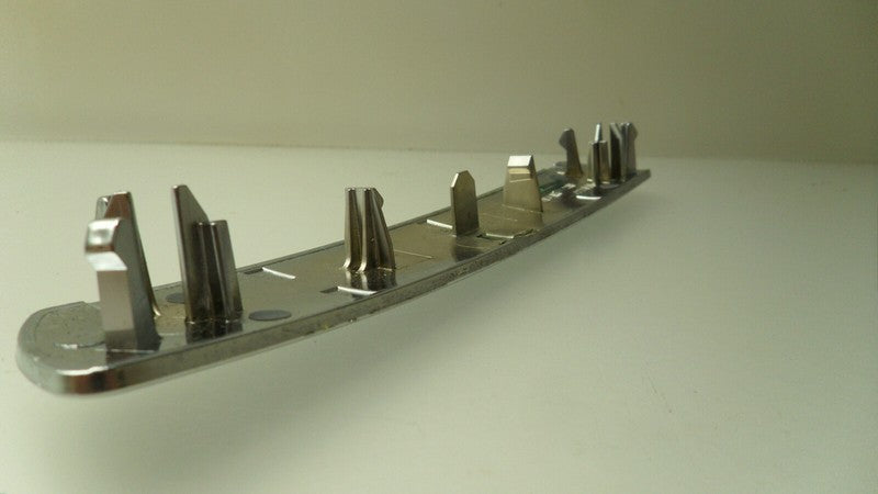 10343983 2004-2008 Pontiac Grand Prix Passenger FR Interior Door Pull Handle Trim Used