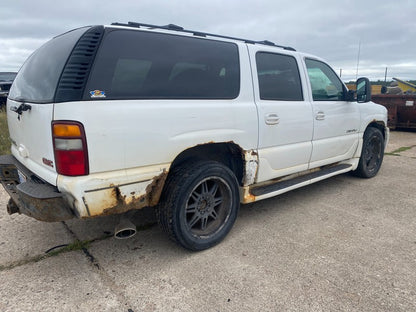 15151000 1999-2006 GMC Yukon FR Parking / Side Marker Light Assembly Used 15199554 OEM