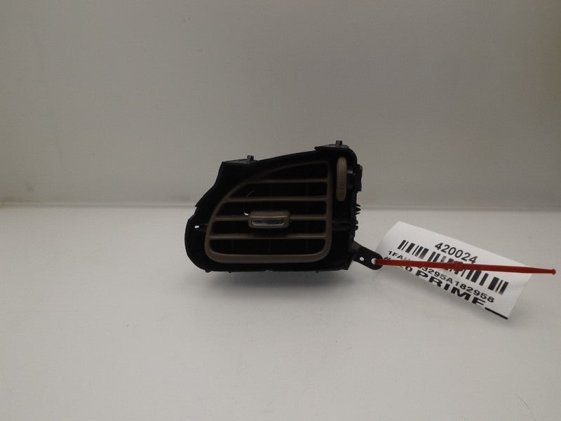 2004-2007 Ford Taurus Driver Side Dash Air Vent Used OEM