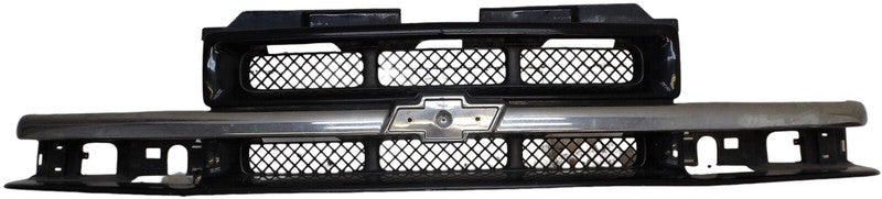 12471853 1998-2005 Chevrolet Blazer Front Grille Assembly Used OEM 12471853