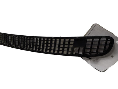 51138204860 2002-2006 BMW 325xi Front Grille Used OEM 51138204860 