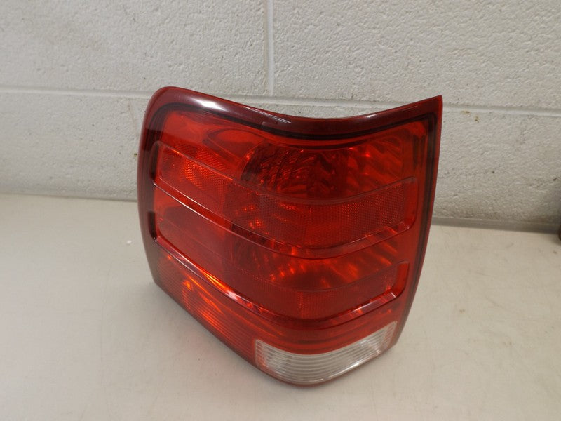 2L1Z13404AB 2003-2006 Ford Expedition Driver FL Tail Light Assembly Used 2L1Z13404AB OEM