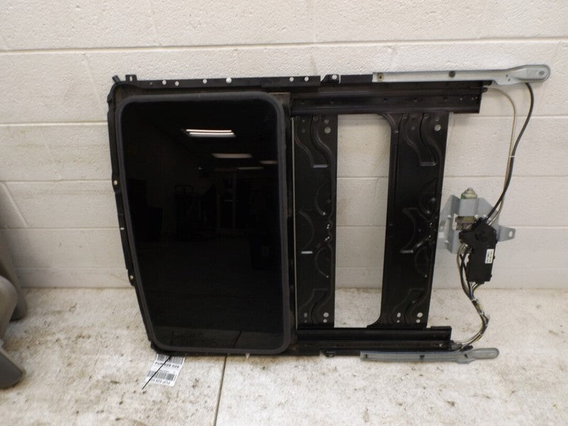 88937356 1998-2005 Oldsmobile Bravada Sunroof Assembly Used OEM 88937356