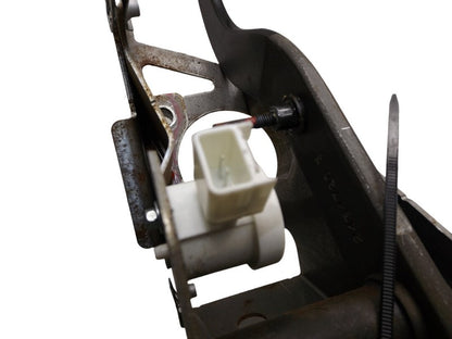 24547205 2010-2017 Chevrolet Equinox Brake Pedal Assembly Used OEM 24547205