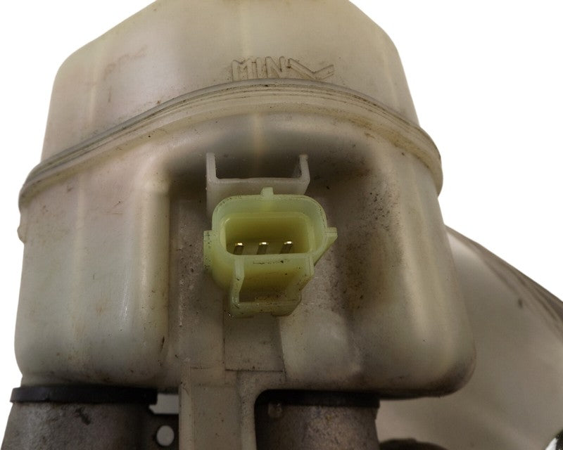 4F9Z2140BA 2005-2007 Ford Freestyle Brake Master Cylinder W/ Reservoir Used OEM 4F9Z2140BA