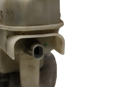 19209272 2005-2010 Pontiac G6 Brake Master Cylinder W/ Reservoir Used OEM 25952633
